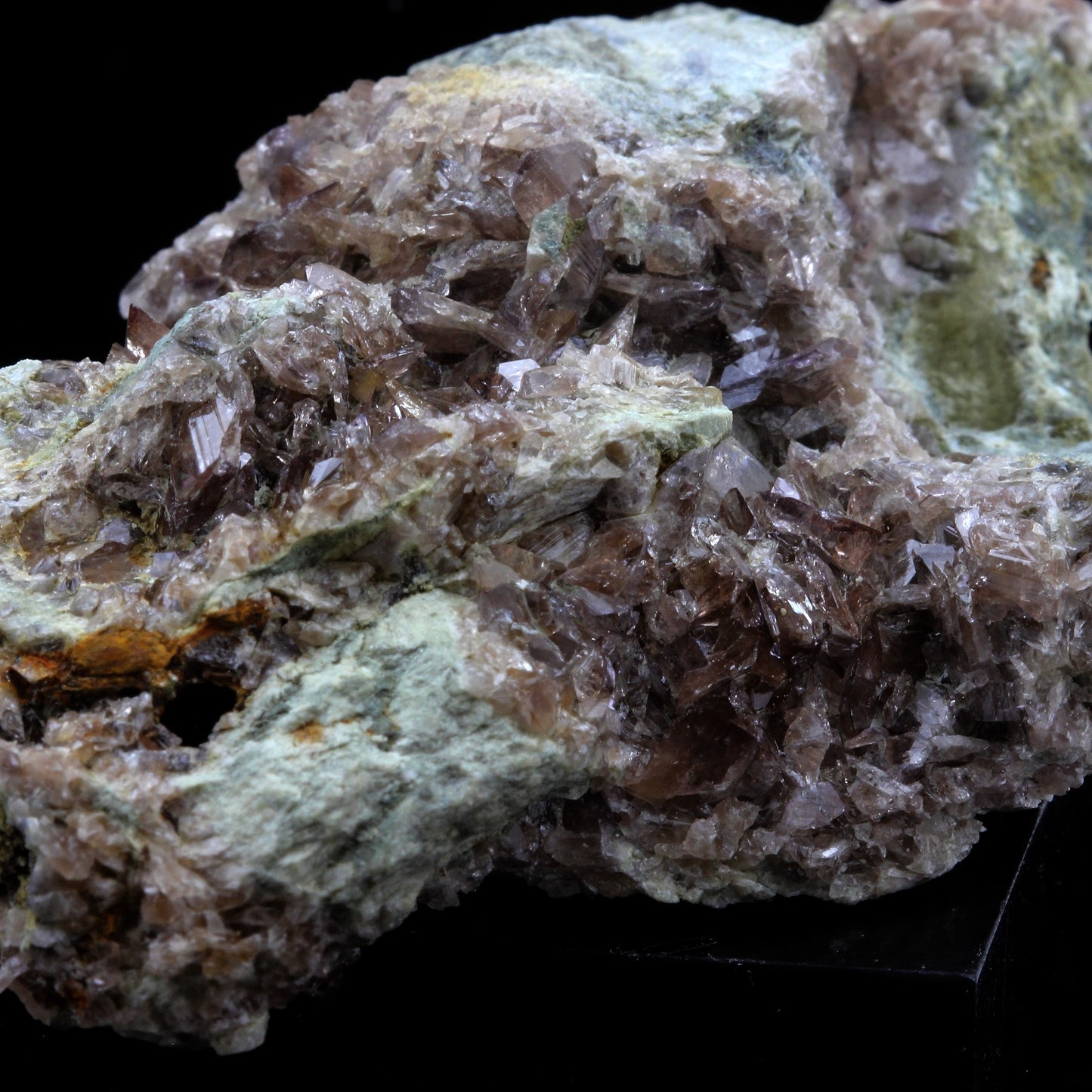 Axinite. 492.0 carats. La Balme d'Auris, Bourg d'Oisans, Isère, France