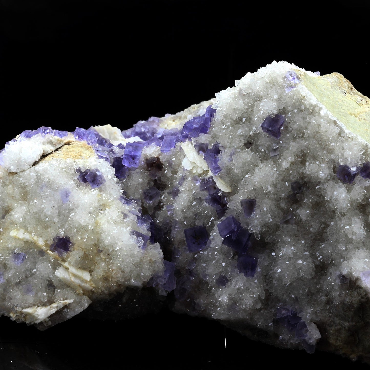 Fluorite + Baryte + Quartz. 4902.0 carats. La Cabaña, Berbes, Asturias, Espagne