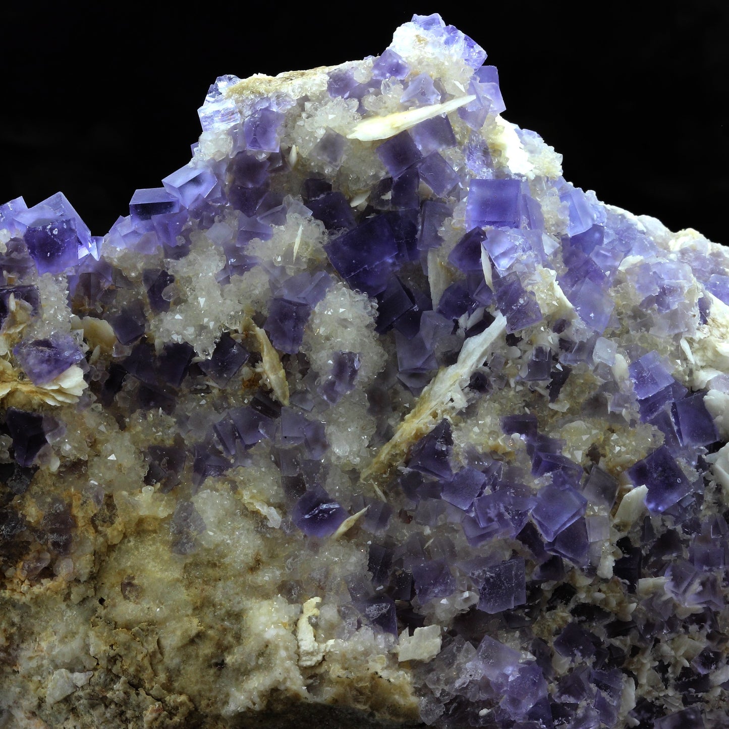 Fluorite + Baryte + Quartz. 5407.0 carats. La Cabaña, Berbes, Asturias, Espagne
