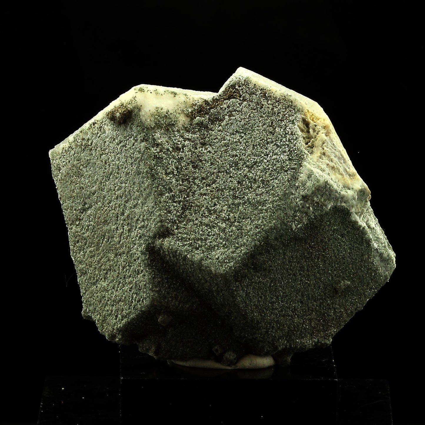 Calcite Sceptre maclée. 295.0 carats. Plan du Lac, Oisans, Savoie, France