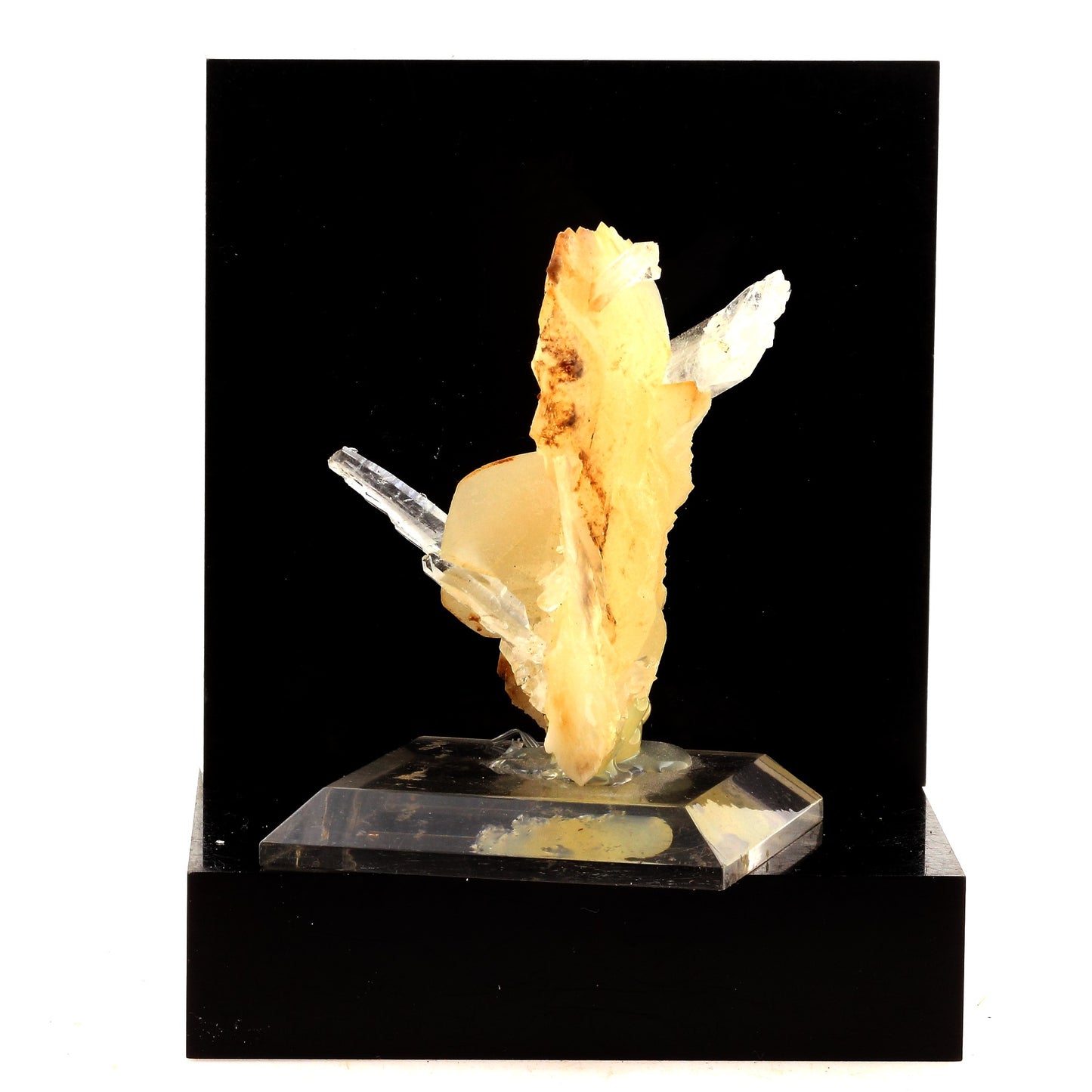 Quartz + Calcite. 365.5 carats. Balochistan, Pakistan