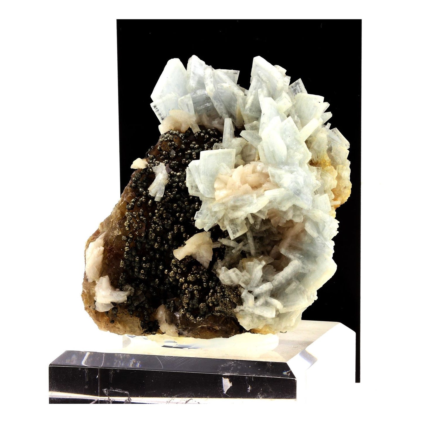 Fluorite, Baryte, Pyrite. 1580.5 carats. La Unión, Murcia, Espagne