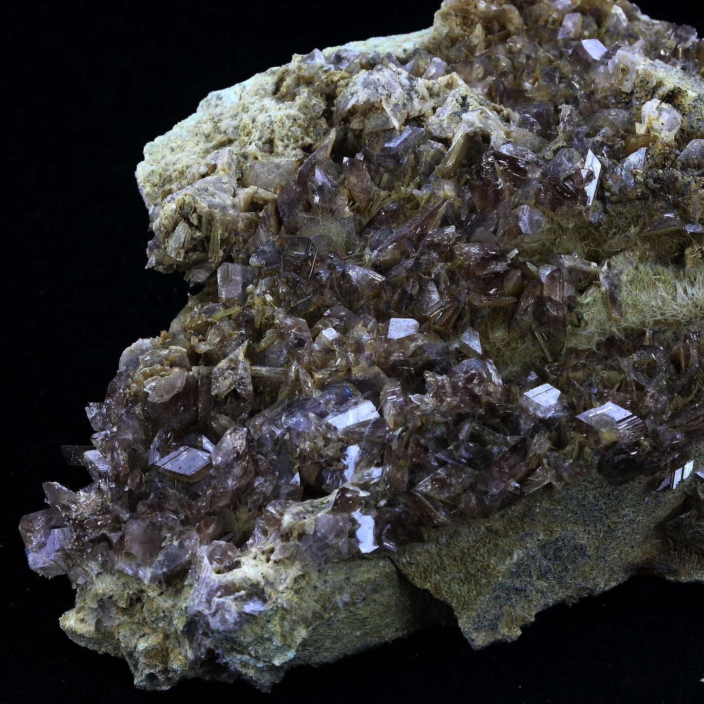Axinite. 4871.0 carats. Col de la Pointe Vaudaine, Revel, Isère, France
