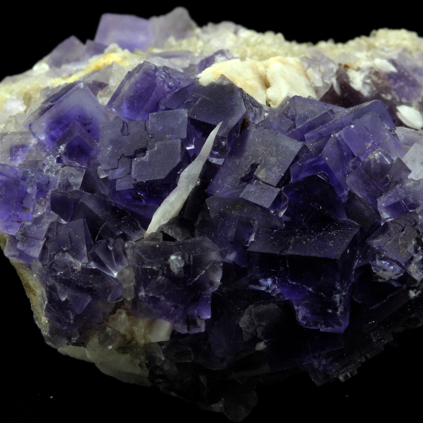 Fluorite + Baryte + Quartz. 427.0 carats. La Cabaña, Berbes, Asturias, Espagne