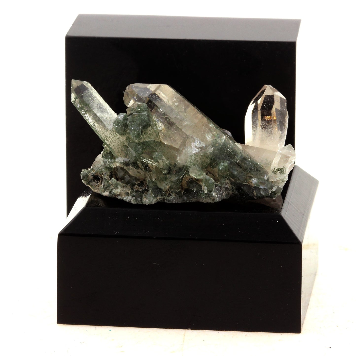 Quartz + Chlorite + Rutile. 75.0 carats. Les Deux Alpes, Oisans, France