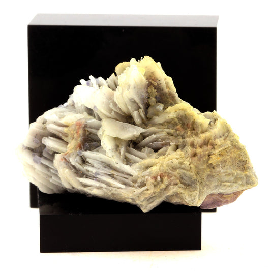 Baryte. 541.0 carats. Saint-Péray, Ardèche, France