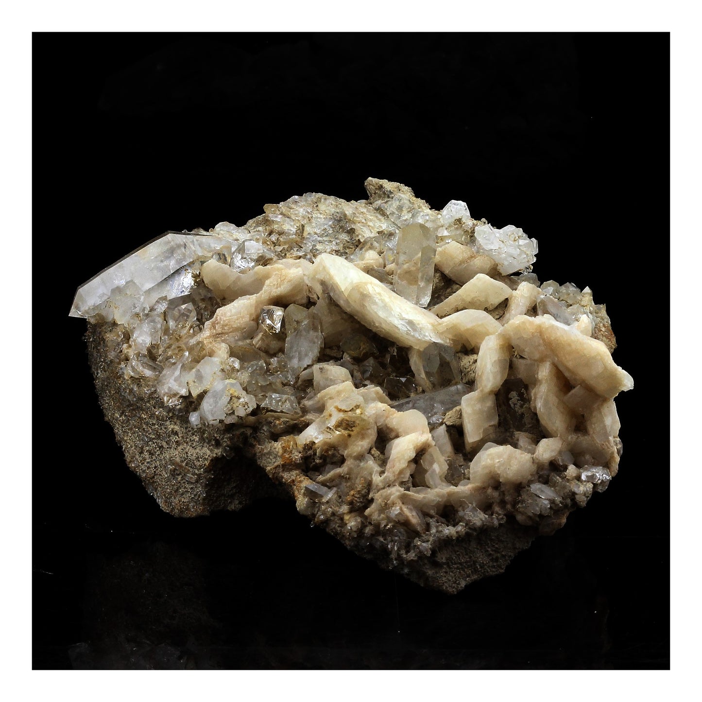 Quartz biterminé + Calcite. 2051.0 carats. Aiguille du Goléon, Oisans, France