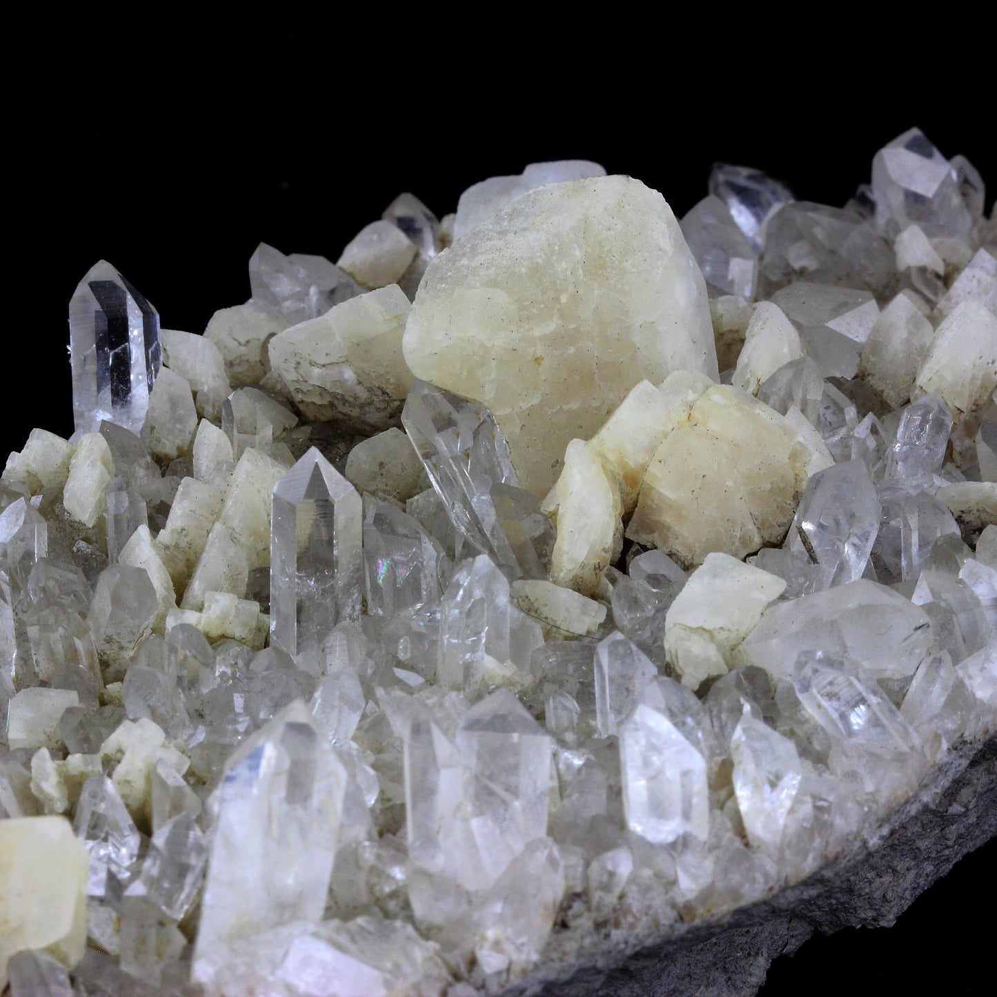 Quartz + Calcite. 6440.0 carats. Aiguille du Goléon, Oisans, France