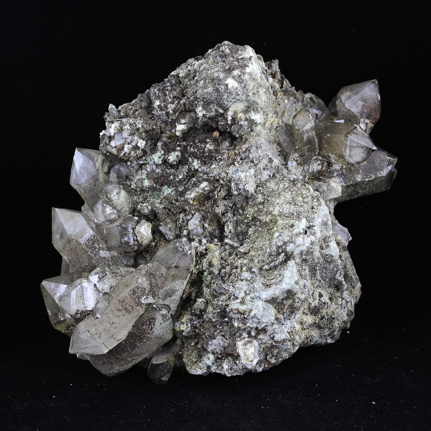 Quartz fumé à inclusions de Manganèse + Chlorite. 5925.0 carats. Massif du Mont-Blanc, Haute-Savoie, France