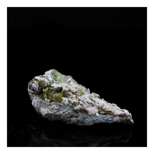 Grenat démantoïde. 25.0 carats. Malenco Valley, Lombardy, Italie