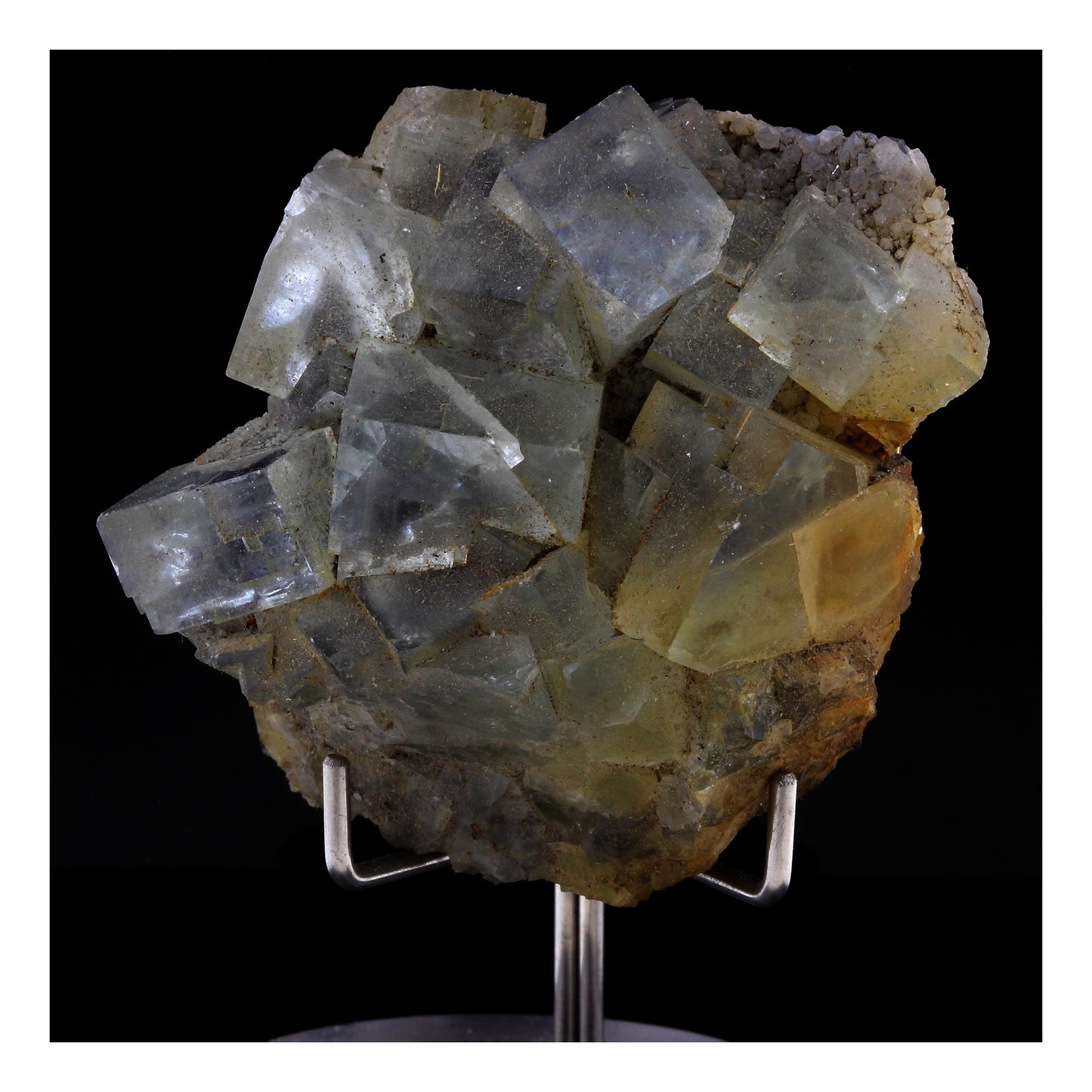 Fluorite. 390.0 carats. Mont-Roc, Tarn, France
