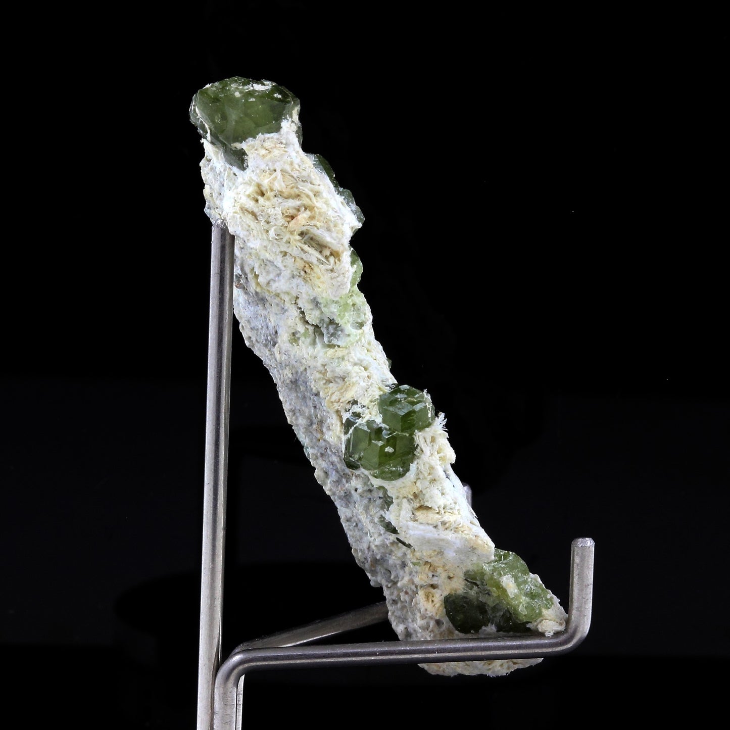 Grenat démantoïde. 41.0 carats. Malenco Valley, Lombardy, Italie