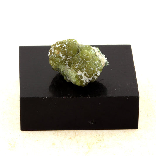 Grenat démantoïde. 18.0 carats. Malenco Valley, Lombardy, Italie