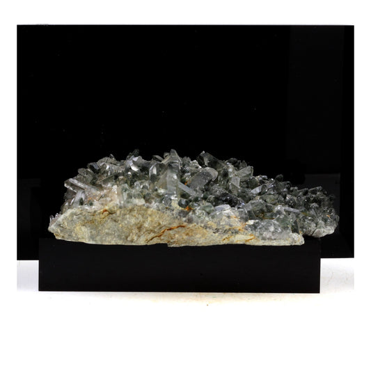 Quartz fantôme + Chlorite. 1038.0 carats. Les Deux Alpes, Oisans, France