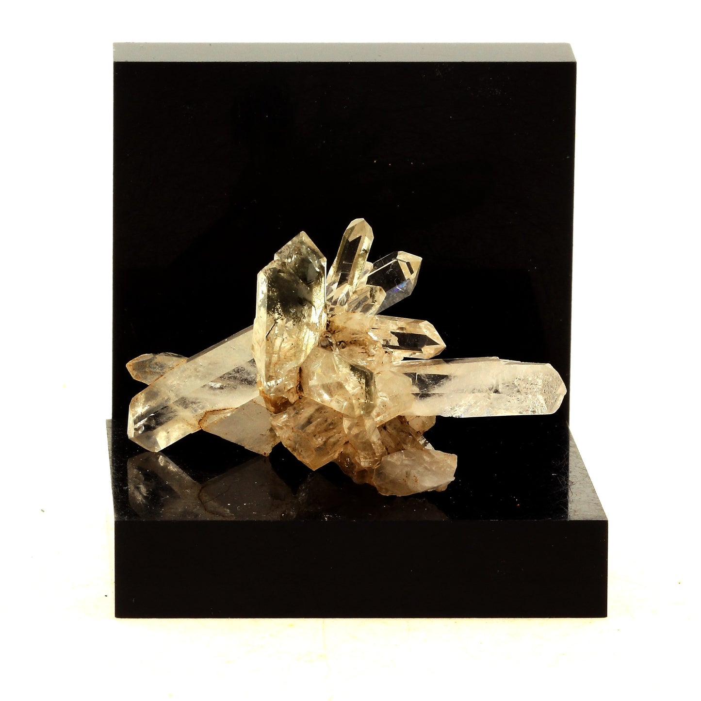 Quartz + Chlorite. 68.0 carats. Oisans, Isère, France
