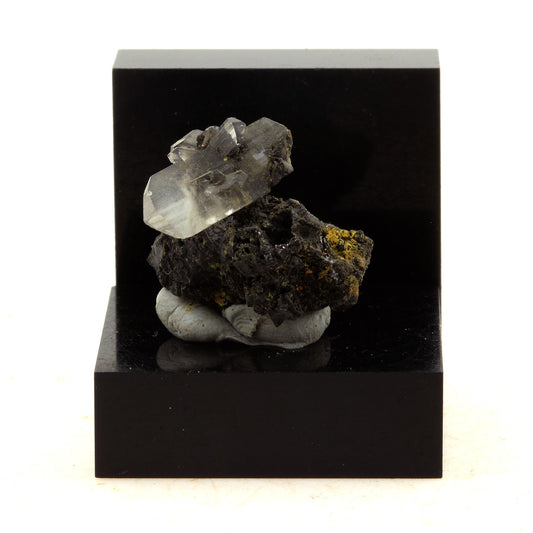 Cerusite. 43.0 carats. Mibladen Mining District, Midelt, Maroc