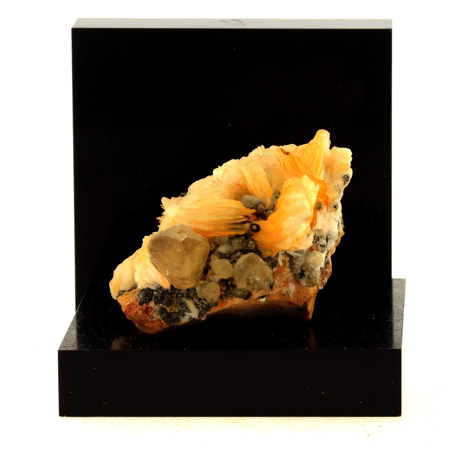 Cerusite + Baryte. 280.0 carats. Mibladen Mining District, Midelt, Maroc