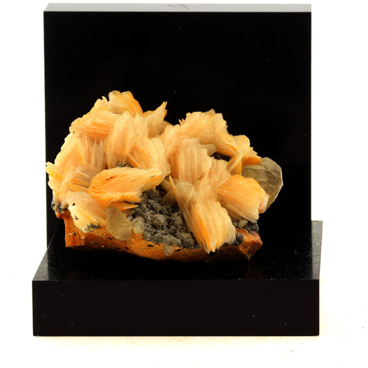 Cerusite + Baryte. 280.0 carats. Mibladen Mining District, Midelt, Maroc