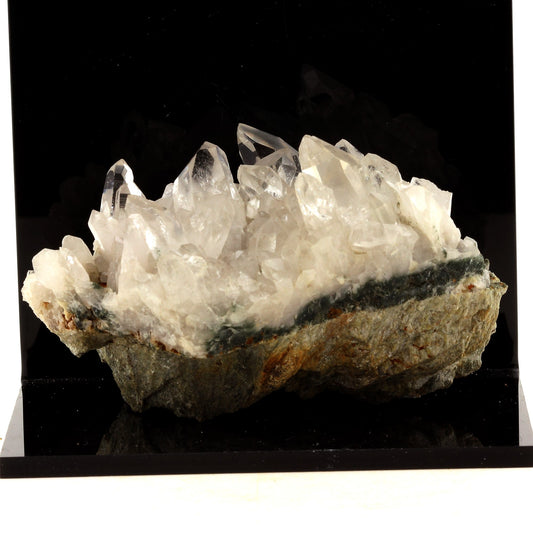 Quartz + Chlorite. 901.5 carats. Les 2 Alpes, Oisans, France