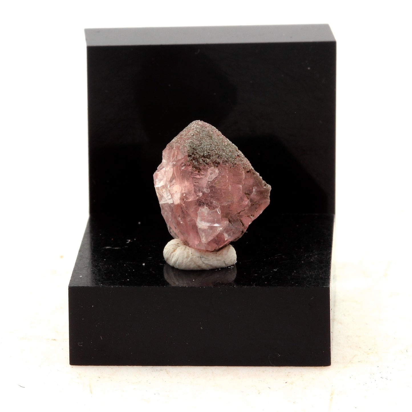 Fluorite rose. 11.0 carats. Massif du Mont-Blanc, France