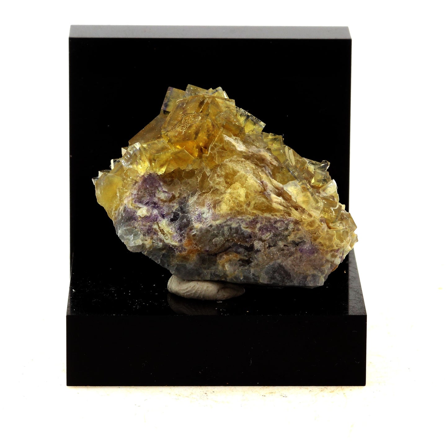 Fluorite. 113.5 carats. La Barre, Puy-de-Dôme, France
