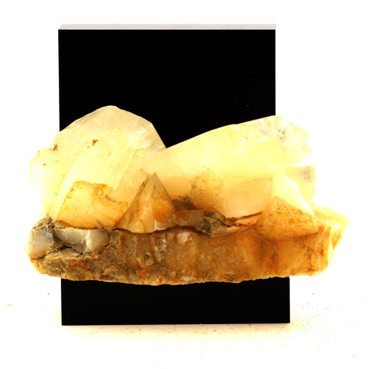 Calcite. 600.0 carats. Saint-Jean-de-Maurienne, Savoie, France