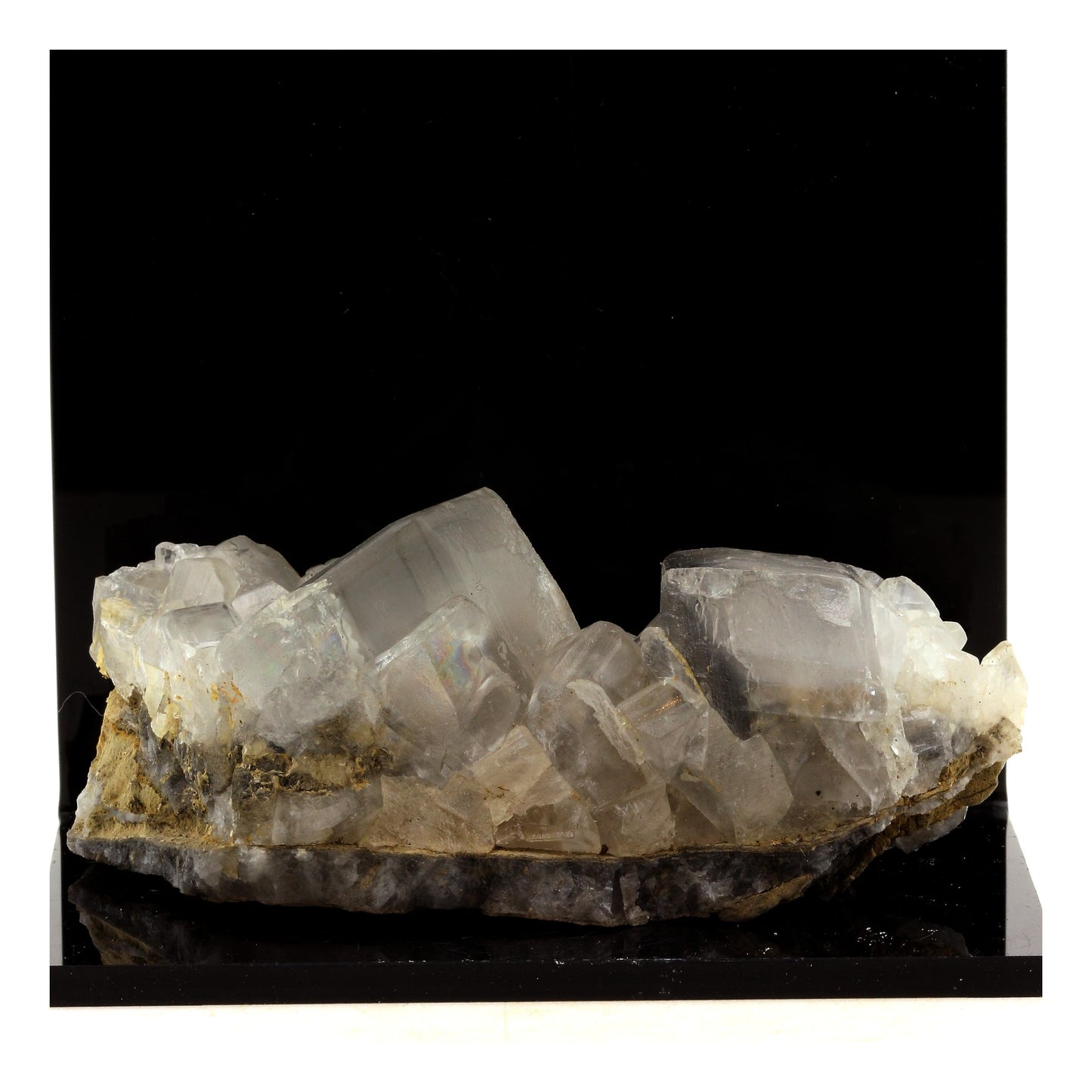 Calcite à inclusions de schistes, 768.5 carats, Serre-Ponçon, France