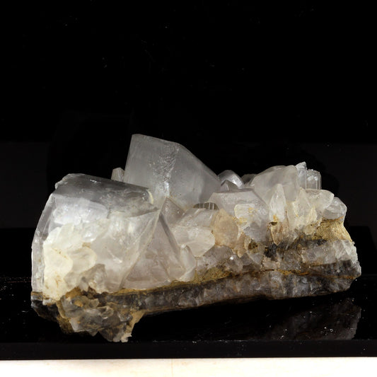 Calcite à inclusions de schistes, 768.5 carats, Serre-Ponçon, France