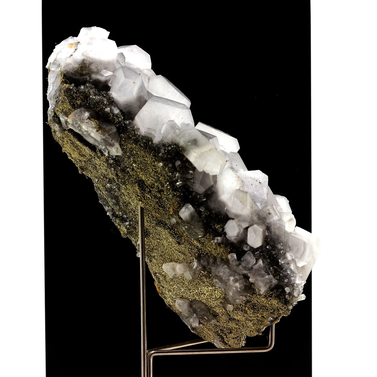 Calcite, Pyrite, Fluorite. 1693.0 carats. El Hammam Mine, Meknès, Maroc