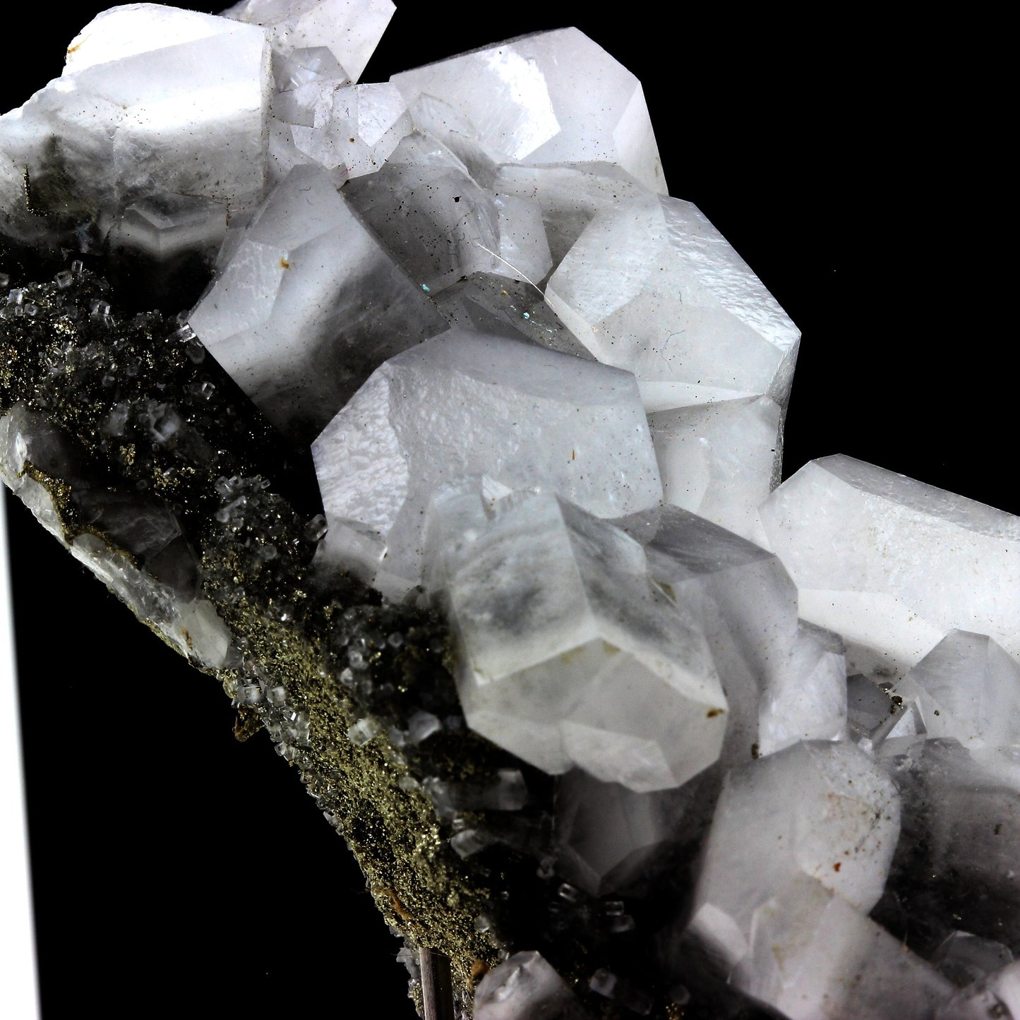 Calcite, Pyrite, Fluorite. 1693.0 carats. El Hammam Mine, Meknès, Maroc