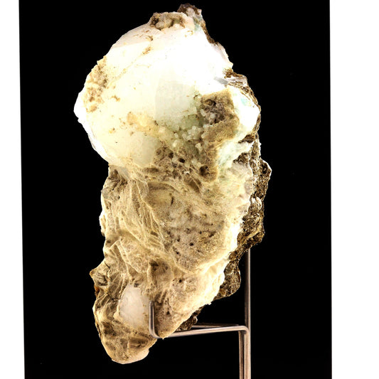 Analcime + Zeolite. 1217.0 carats. la Réunion, France