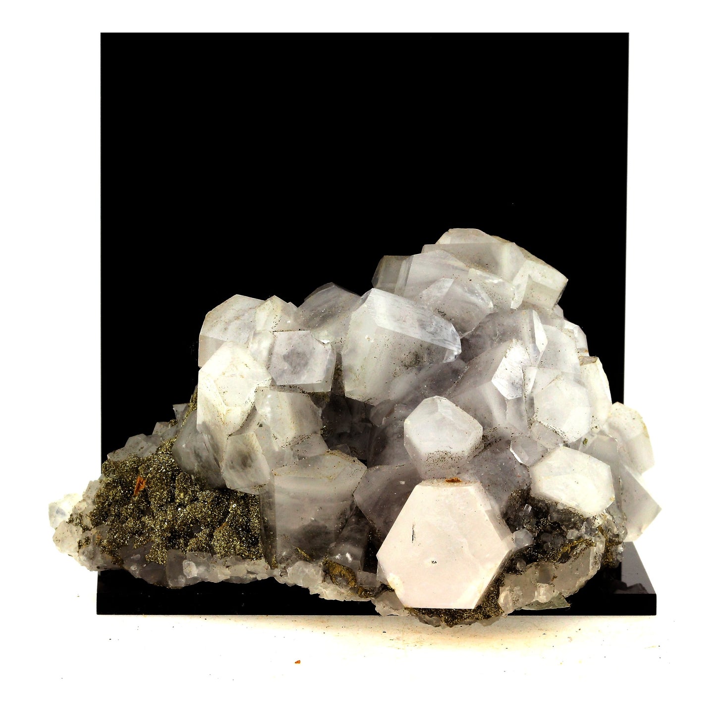 Calcite, Pyrite, Fluorite. 2275.0 carats. El Hammam Mine, Meknès, Maroc