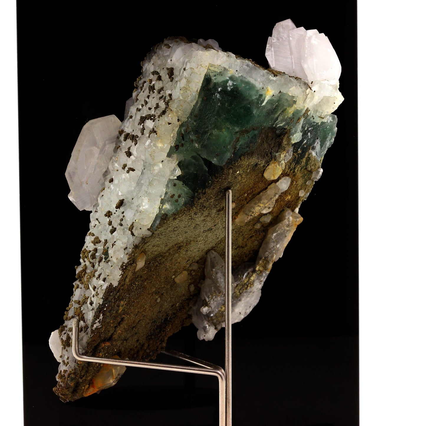 Calcite, Pyrite, Fluorite. 1572.0 carats. El Hammam Mine, Meknès, Maroc