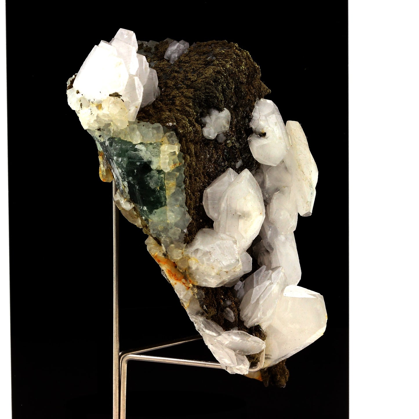 Calcite, Pyrite, Fluorite. 1572.0 carats. El Hammam Mine, Meknès, Maroc