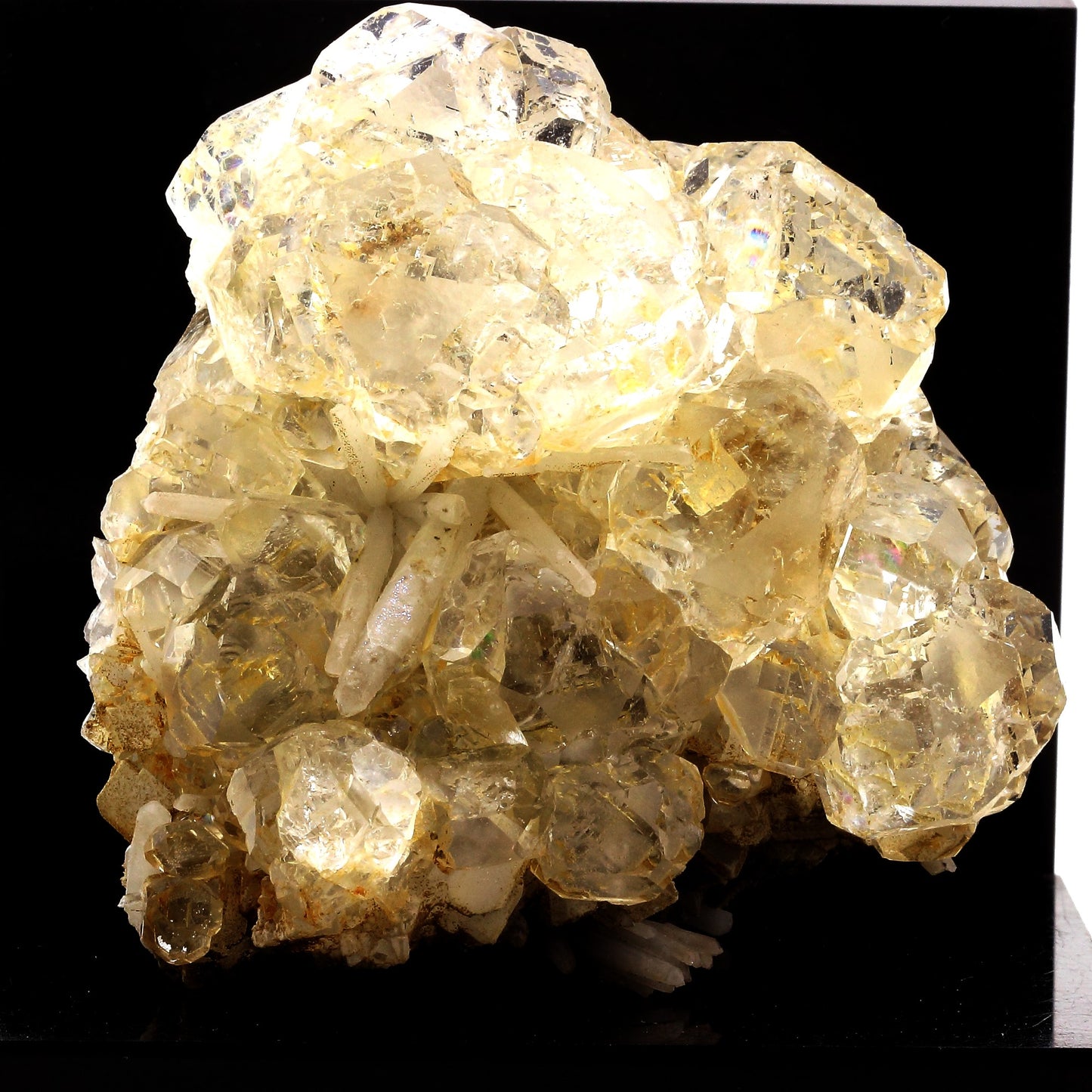Fluorite + Quartz. 3228.0 carats. Nikolaevskiy Mine, Dal'negorsk, Russie