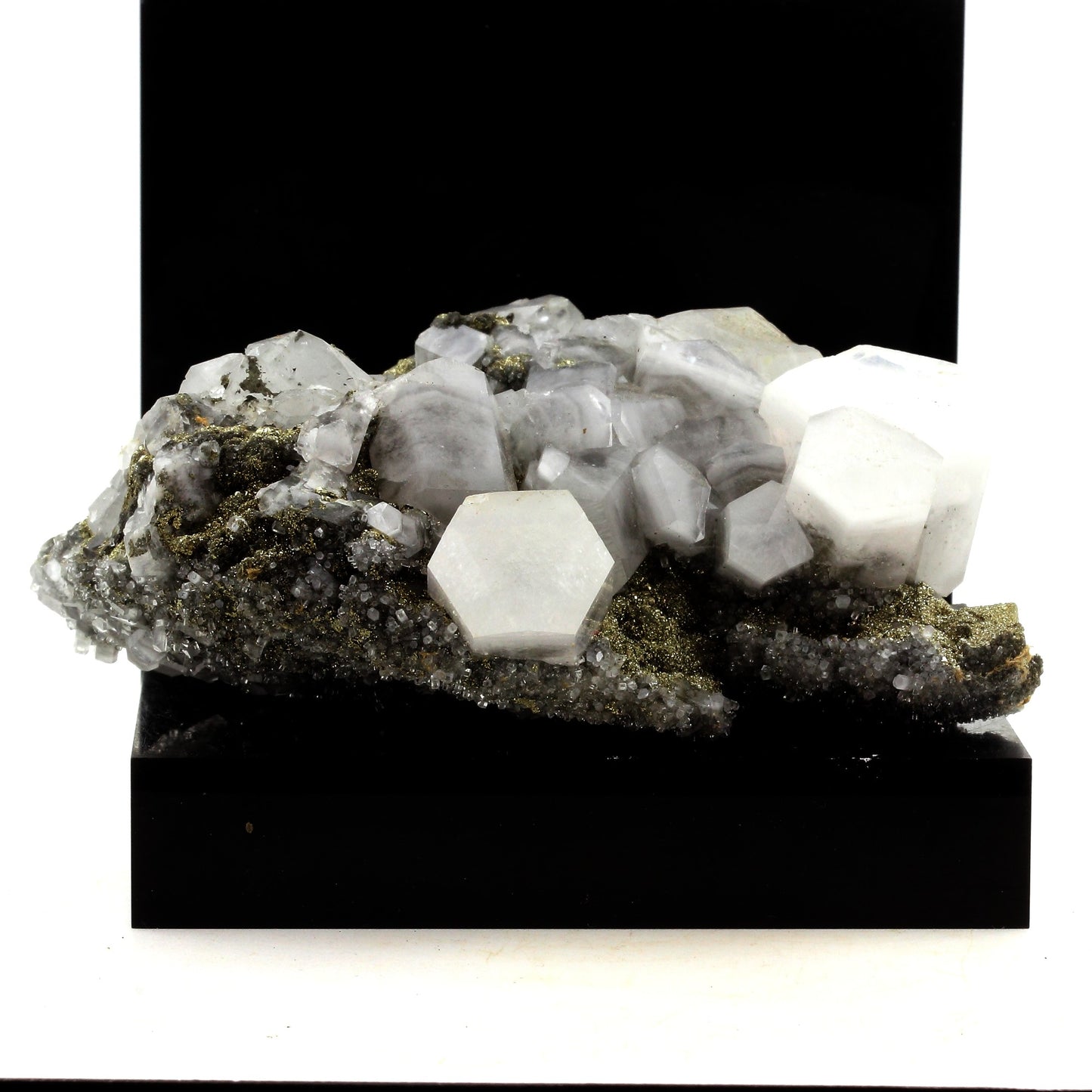 Calcite, Pyrite. 3184.5 carats. El Hammam Mine, Meknès, Maroc