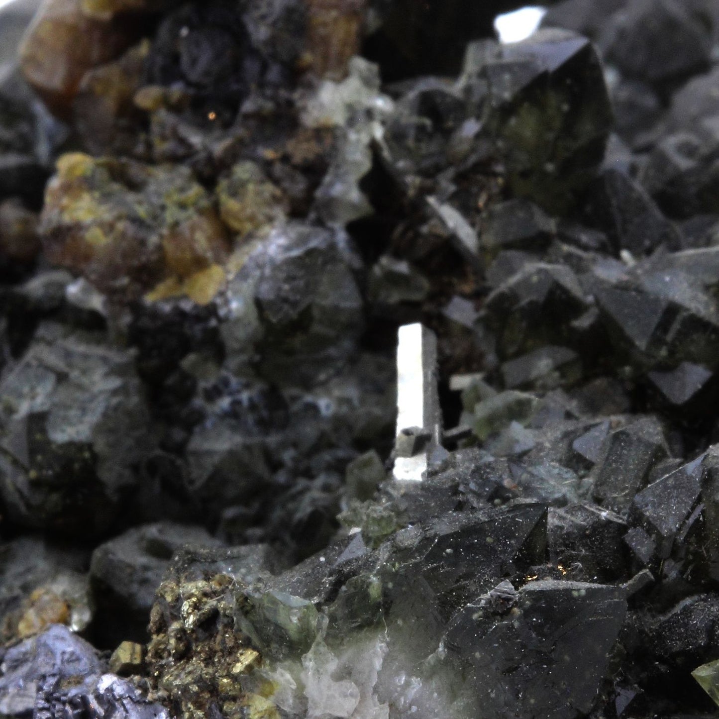 Cubanite + Quartz Prase. 1292.0 carats. Trepča Stan Terg Mine, Kosovo