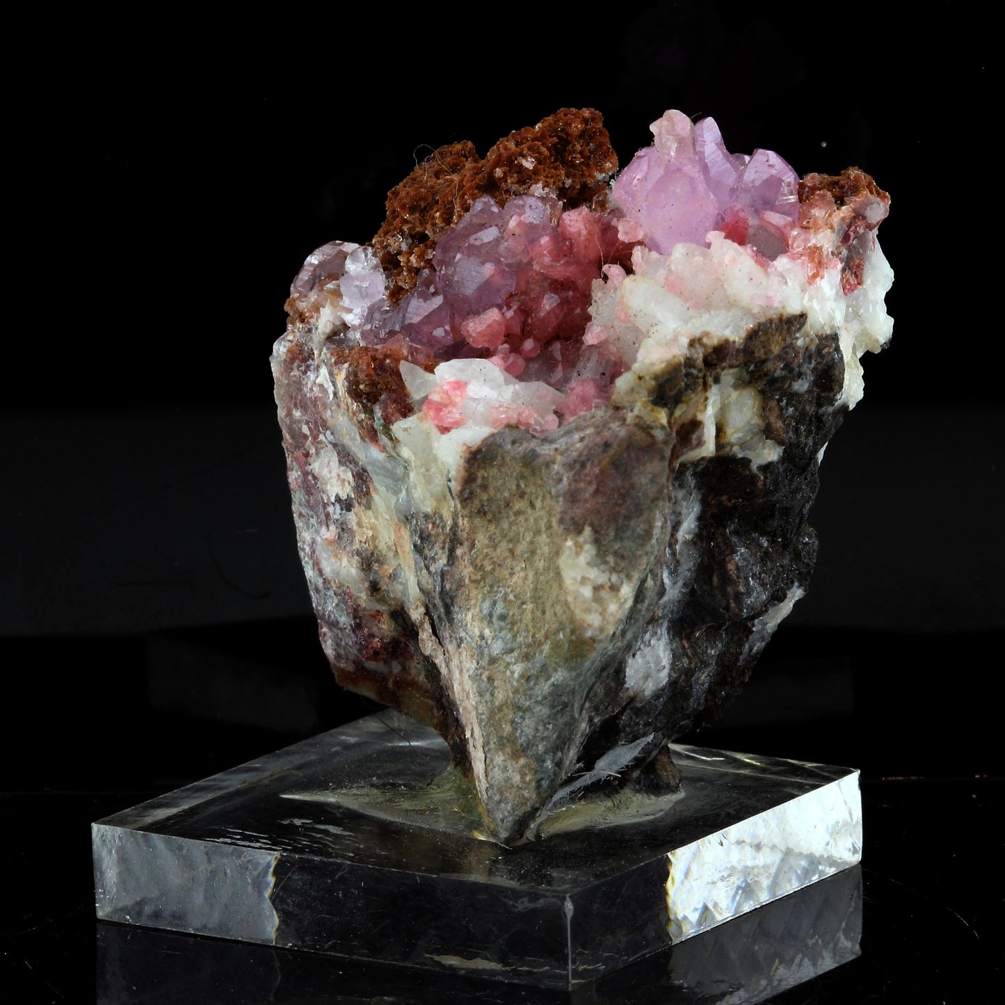 Arseniosiderite + Cobaltoan Calcite. 194.0 carats. Bou Azzer mining, Maroc