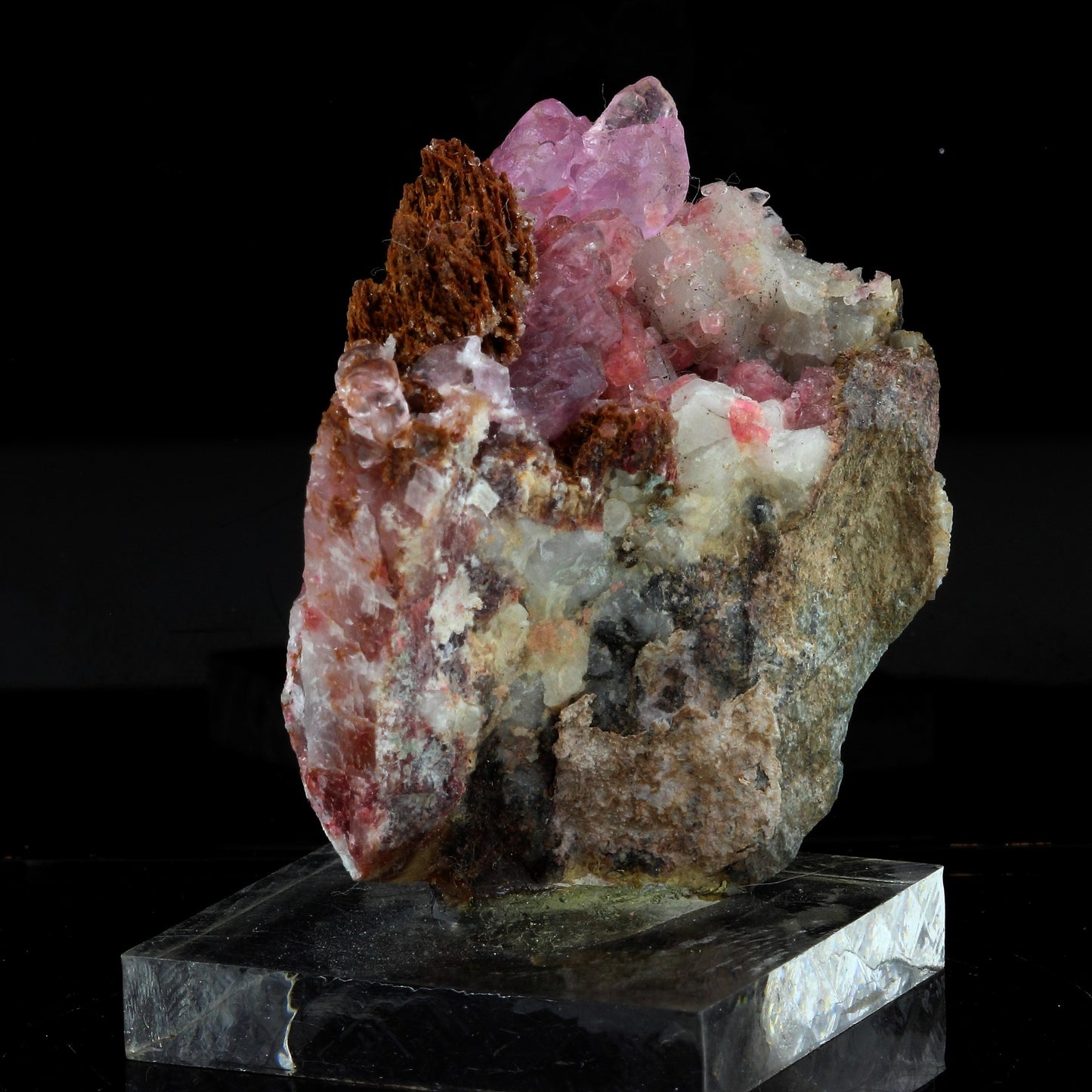Arseniosiderite + Cobaltoan Calcite. 194.0 carats. Bou Azzer mining, Maroc