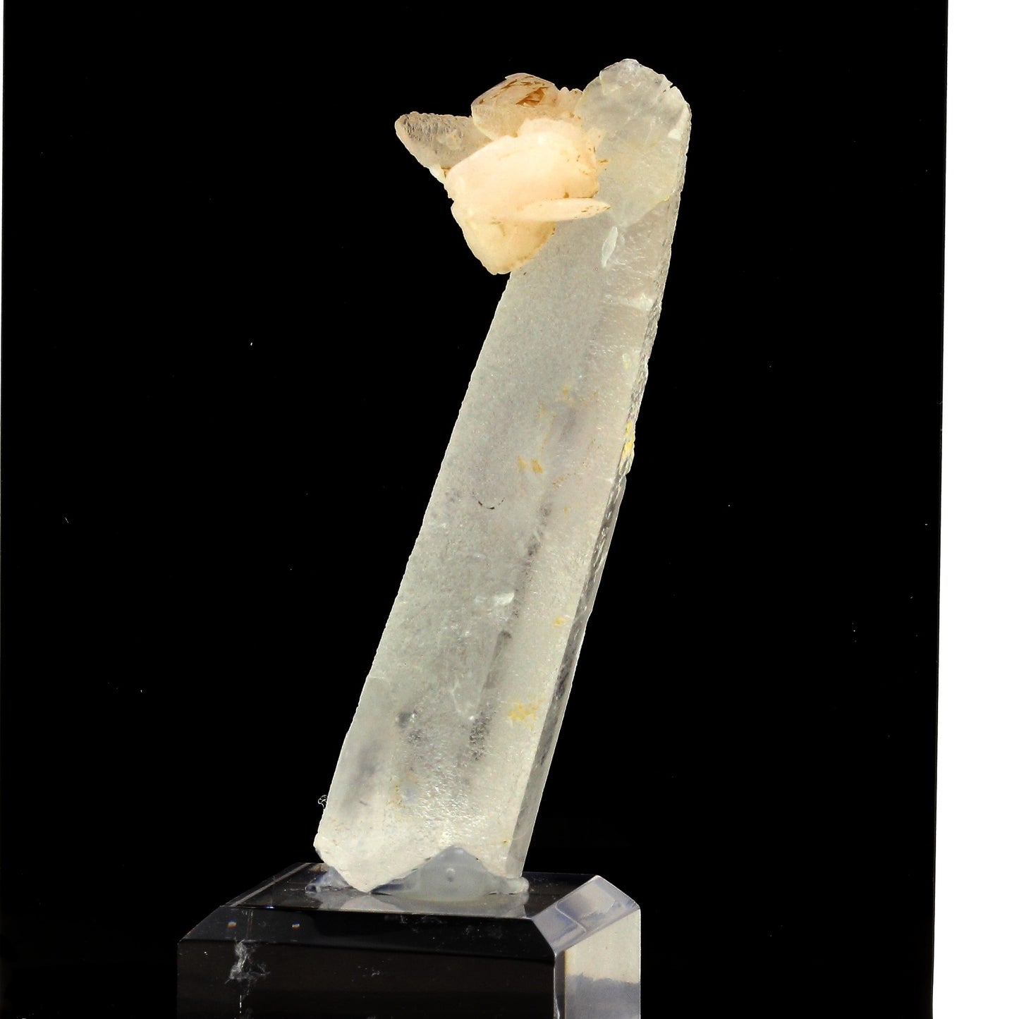 Calcite + Quartz. 320.5 carats. Chifeng, Inner Mongolia, Chine