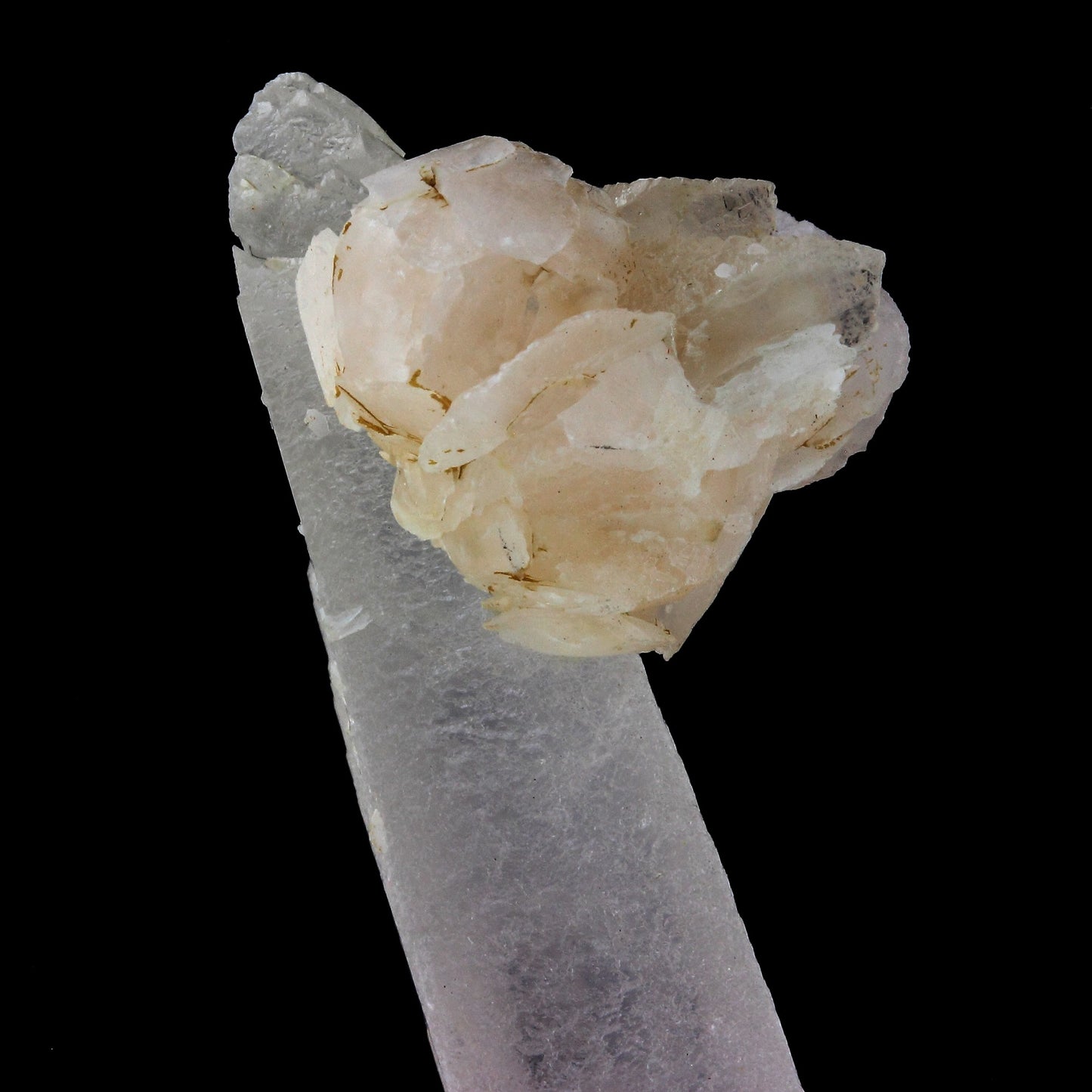 Calcite + Quartz. 320.5 carats. Chifeng, Inner Mongolia, Chine