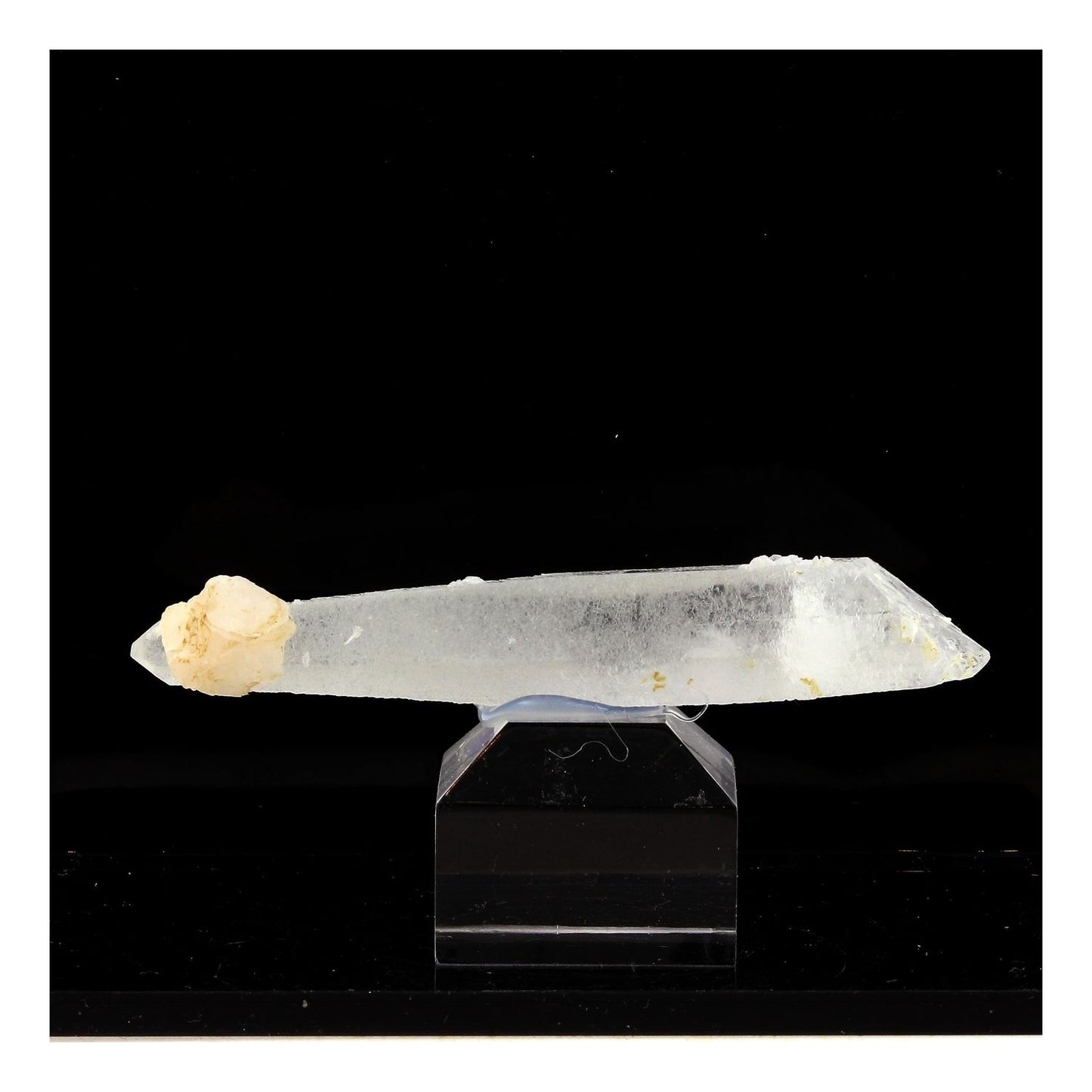 Calcite + Quartz. 122.5 carats. Huanggang Fe-Sn deposit, Chifeng, Inner Mongolia, Chine