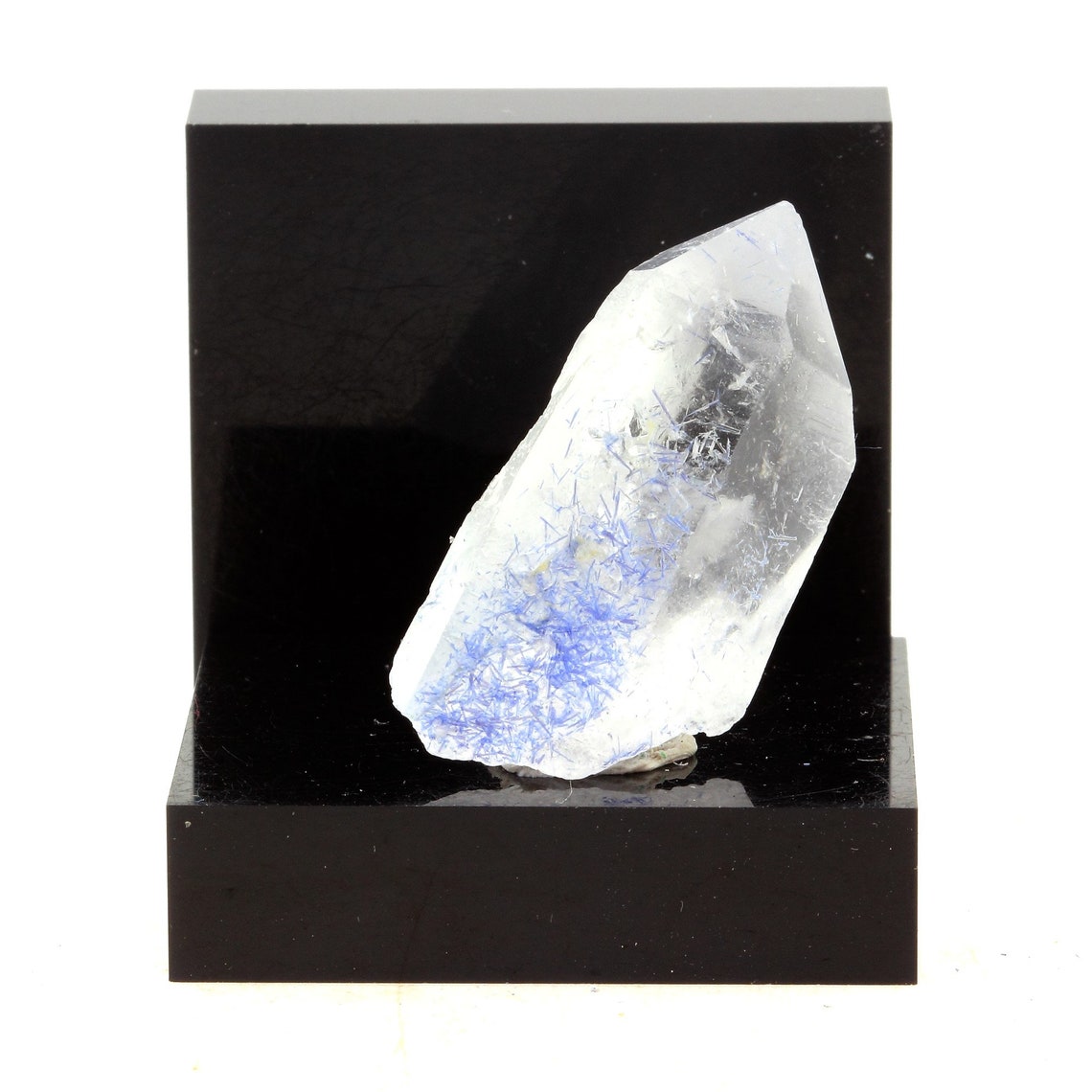 Quartz + Dumortierite, 65.33 carats, Vaca Morta quarry, Bahia, Brésil