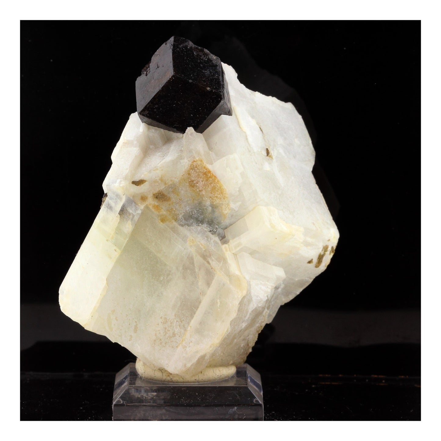 Grenat + Albite, 783.0 carats, Gilgit-Baltistan, Pakistan