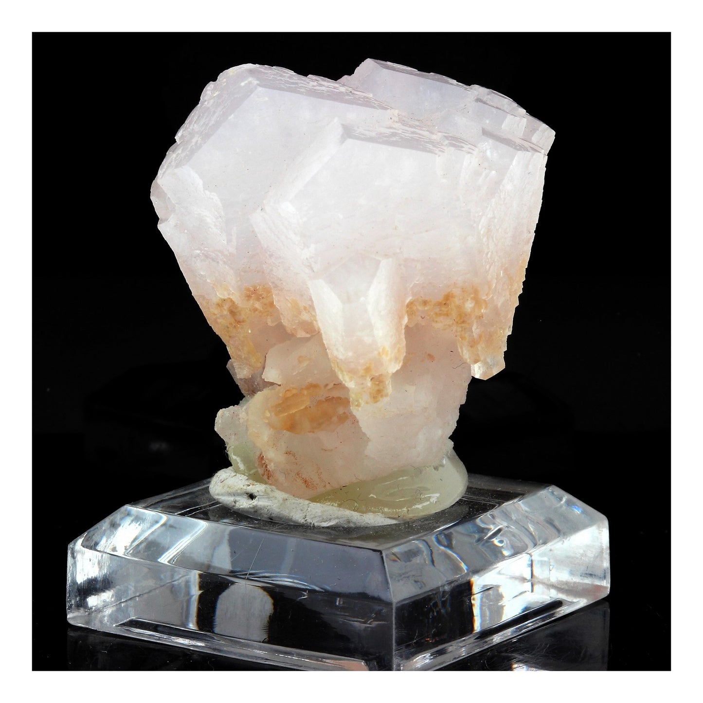 Calcite. 365.0 carats. 2nd Sovetskii Mine, Dalnegorsk, Russie