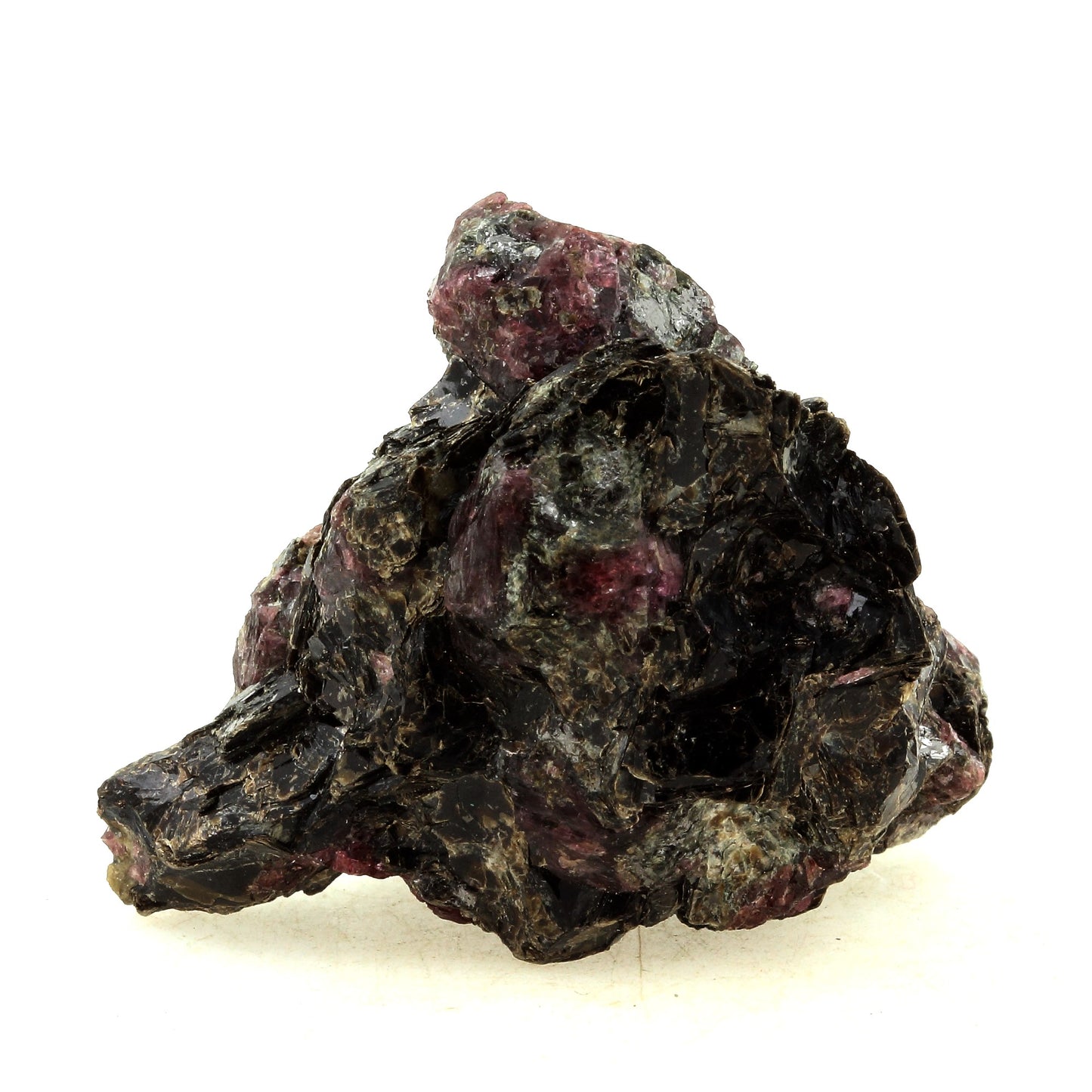 Grenat + Mica. 326.5 carats. Tocantins, Brésil