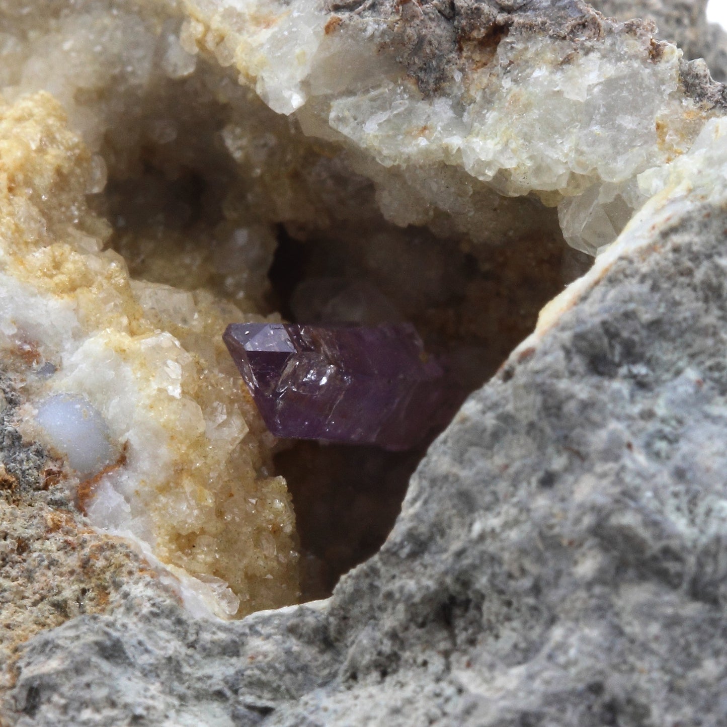 Améthyste. 435.0 carats. Capurru, Osilo, Sardaigne, Italie