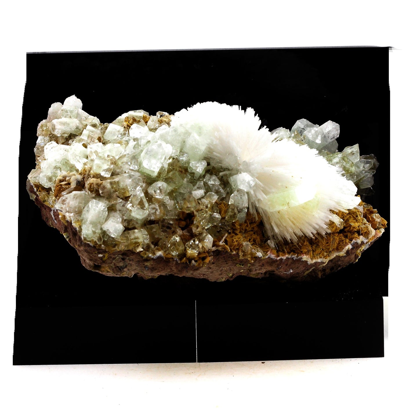 Apophyllite + Scolecite. 3265.0 carats. Ahmednagar, Maharashtra, Inde