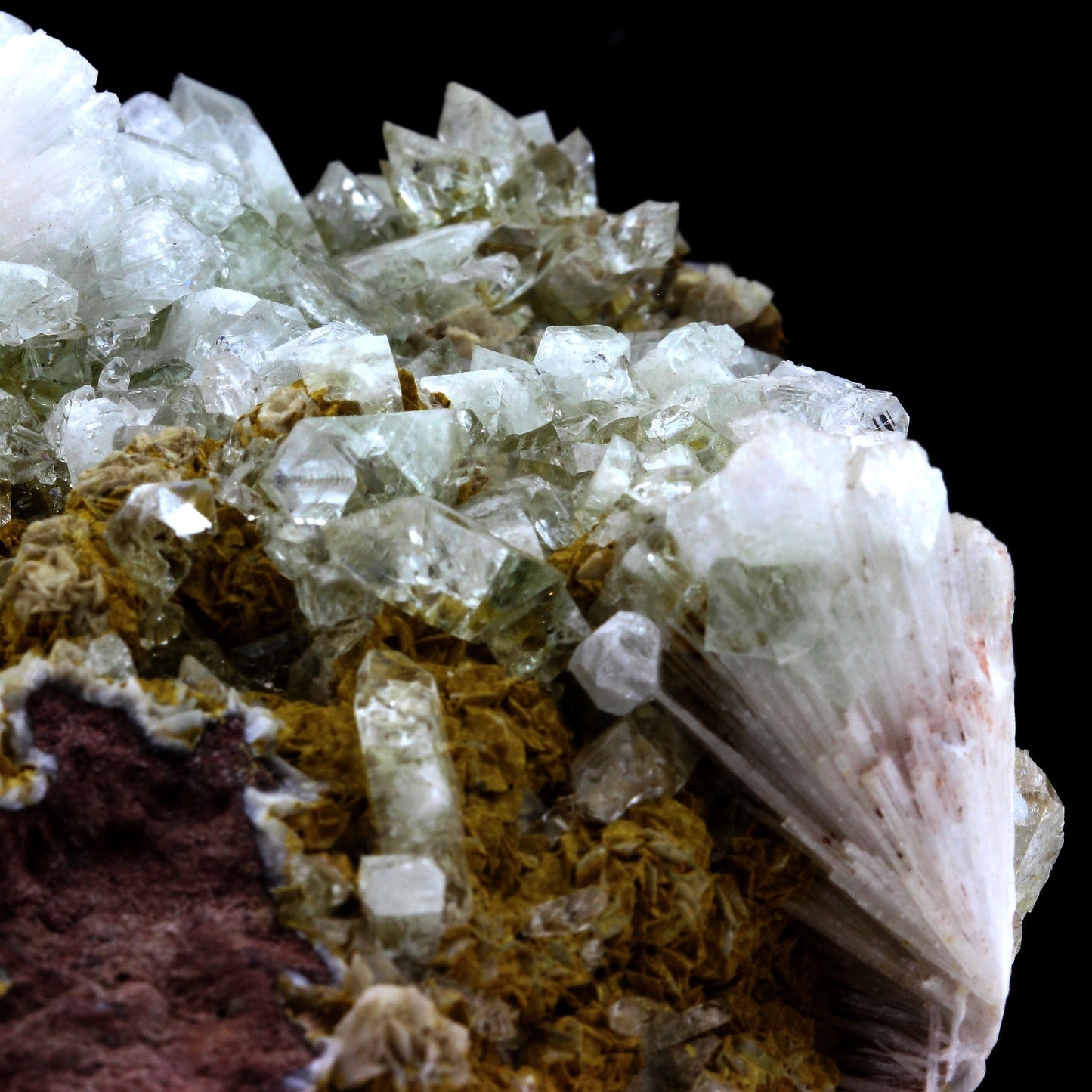Apophyllite + Scolecite. 3265.0 carats. Ahmednagar, Maharashtra, Inde