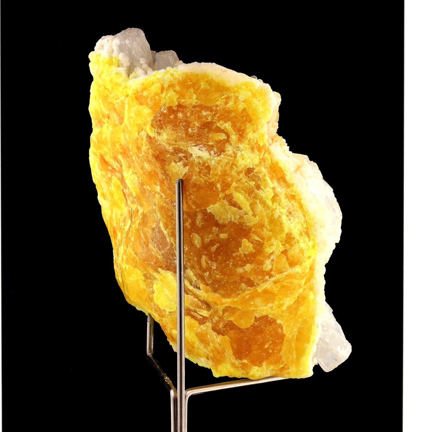 Celestine + Soufre. 854.0 carats. Agrigento, Sicile, Italie